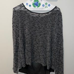 💕Trendy LOVE & LOVE top- in great condition. Offers welcomed- must go!!!!!💕